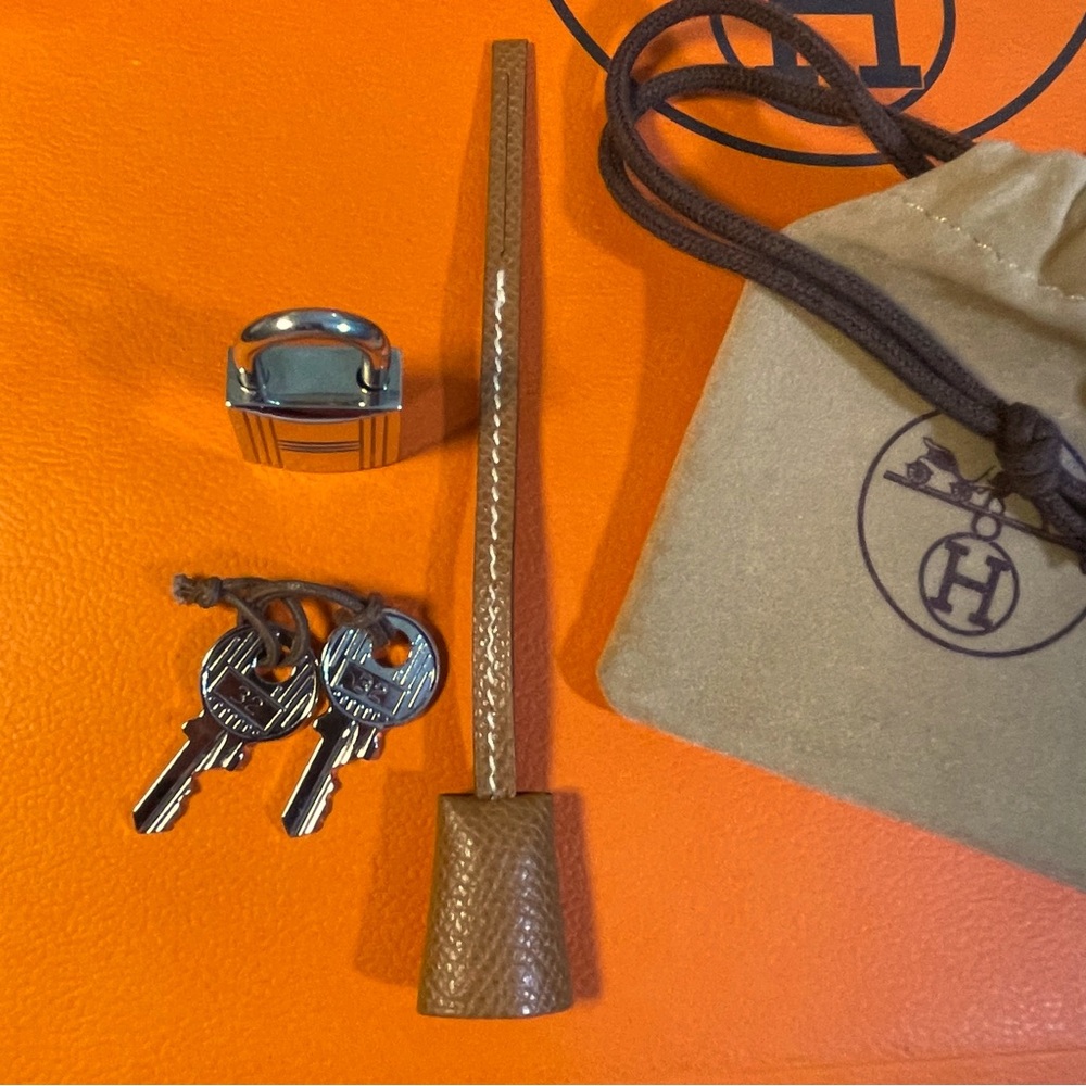 Hermes Palladium Cadena Padlock Rare #32 & Hermes Mini Clochette Epsom Bag Charm - Picture 15 of 16